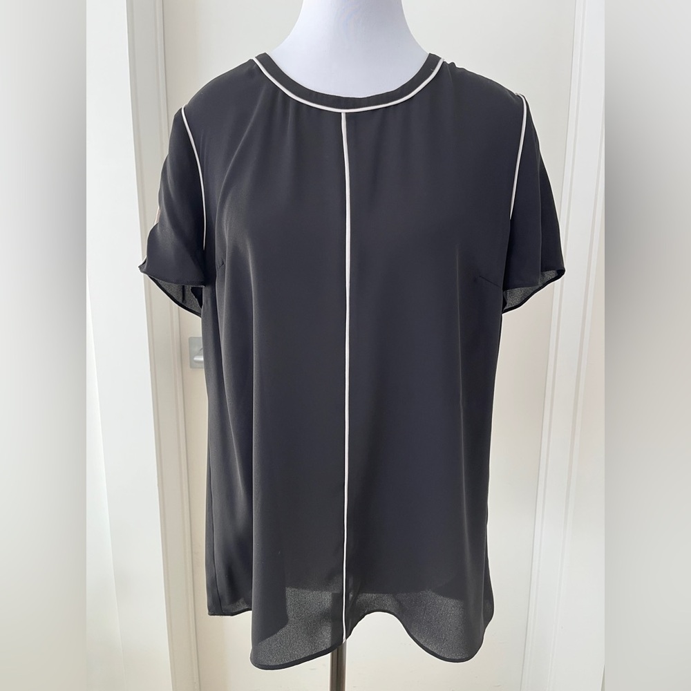 VINCE CAMUTO Contrast Piping Pullover Blouse Sheer Short Sleeve Back Quarter Zip